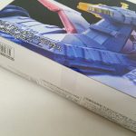 外箱の別の側面。宇宙戦艦の写真と説明の文が入っています。