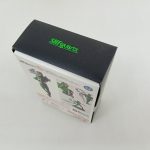 箱を斜めから写したもの。上面の『S.H.Figuarts』のロゴと側面の商品写真