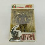 透明のプラスチックケースに入った本体を正面から写した写真。台紙に「GUYVER III」の表記があります。