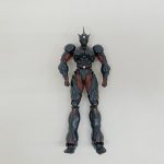 本体の全身を正面から写した写真。