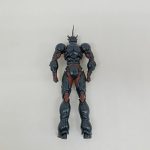 本体の全身を背面から写した写真。