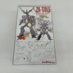 パッケージの背面。フィギュアの写真、組み立ての図解と「ZX・TOLE」の表示が印刷されています。