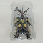 ブリスターに収まったフィギュアのアップ。頭部の角と胴体の造形が写っています。