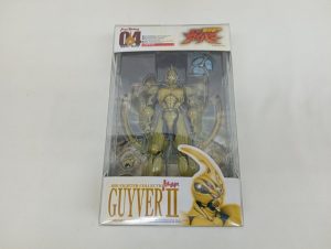 透明のパッケージの正面。黄色い装甲のキャラクターのフィギュアが入っていて「GUYVER II」の文字があります。