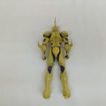 本体の全身を背面から撮った写真。