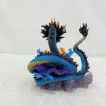 カイドウ本体を背面から。尾と背中のたてがみ、紫の雲の台座