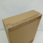 輸送箱の上面。テープで封がされている