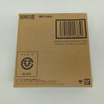 輸送箱の正面。ROBOT魂と魂ウェブ商店のロゴ、バーコード、MS-06D ZAKU DESERT TYPE CARACAL CORPS ver. A.N.I.M.E.の印字