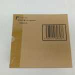 輸送箱の別の面。ROBOT魂 Ka signature EWACネロのラベルとバーコード、テープ留め