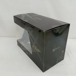 外箱の側面。アズールレーンのロゴと窓の部分