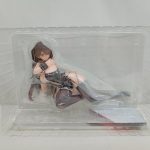 ブリスターに収まったフィギュアと台座
