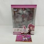 商品箱の正面と特典の色紙を並べた写真。箱に崩壊スターレイルのロゴとカフカの絵
