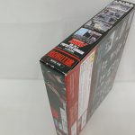 商品箱を縦に立てて写した写真。側面のROBOT魂のロゴ
