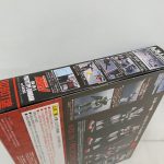 商品箱の側面を斜めから写した写真。注意書きと機体の写真