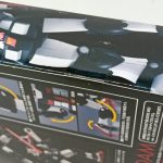 商品箱の側面のアップ。機体の写真と可動の説明