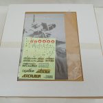 中箱の窓越しのデカールシートと説明書