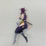 フィギュア本体を横から。腰の刀と紫の装束