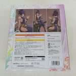 外箱の背面。フィギュアの写真3枚と注意書き、品番とバーコード
