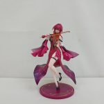 台座に立てたフィギュアの正面。バイオリンを構えた姿