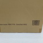 輸送箱の側面のアップ。Item name. RMC FSL Godzilla(1995)の印字とバーコード