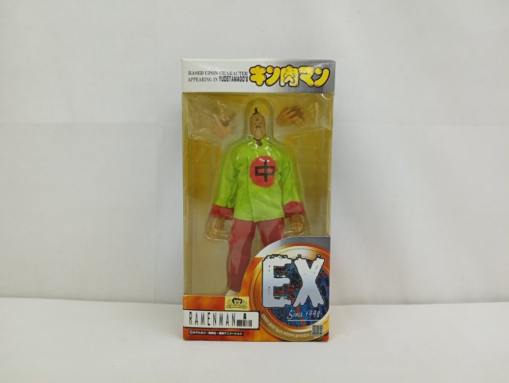 パッケージの正面。ブリスター越しに黄緑の功夫着のラーメンマンと『EX』のロゴ