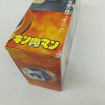 パッケージの底の角。キン肉マンのロゴ