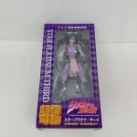 商品箱の正面。超像可動とジョジョの奇妙な冒険のロゴ、スタープラチナ・サードの文字と窓から見えるフィギュア