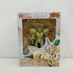 外箱の正面。窓越しにガイバー・ギガンティック本体と『GUYVER GIGANTIC』のロゴ