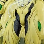 本体の胸部と腰のアップ