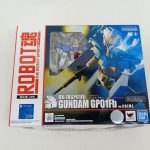 外箱の正面。『ROBOT魂 RX-78GP01Fb GUNDAM GP01Fb ver. A.N.I.M.E.』のロゴと機体の絵、R-Number 279