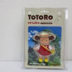 めいちゃんの台紙付きブリスター正面。台紙に TOTORO となりのトトロ ドール・コレクション の印字があります。