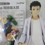 本体の上半身と説明書の拡大。説明書に figma 岡部倫太郎 の印字があります。