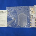 付属の台座・手首・表情パーツと説明書。説明書に figma 牧瀬紅莉栖 白衣ver. の印字があります。