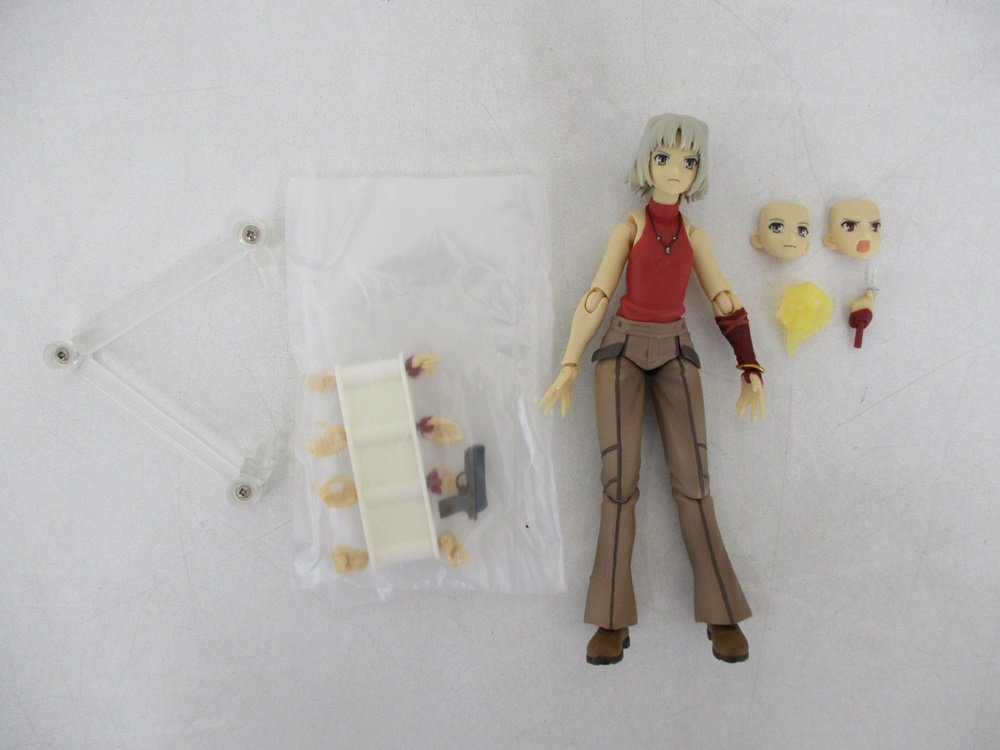 figma カナンの本体と付属品一式。台座と支柱、差し替え用の手首と顔が付いています。