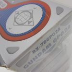 パッケージの角の拡大。擦れとヨレがあります。