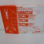 商品の箱の背面。LUNASTYLE の印字とセット内容の説明があります。