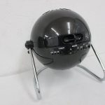 黒い球形の本体の正面。TIMER と MOVE のボタンがあります。
