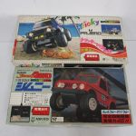 2つの外箱を重ねた写真。下の箱が本商品の ジムニー 4WD です。