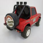 車体の後ろ側。スペアタイヤに Jimny 4WD の文字があります。