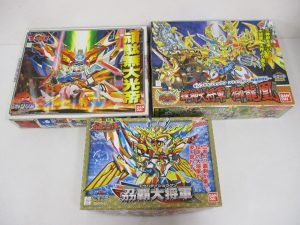 同じ出品の3箱を並べた正面。左上の箱が本商品で、頑駄無大光帝 の印字があります。