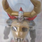 本体の頭部と胸の拡大。