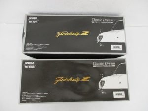 2つの外箱。どちらも ICHIKO COLLECTION TIN TOYS と Fairlady Z の同じ印刷です。
