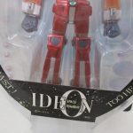 本体の下半身と台紙の IDEON のロゴ。