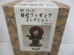 箱の正面。監修 水木しげる 妖怪フィギュアコレクション の印字と、豆腐小僧の商品写真があります。