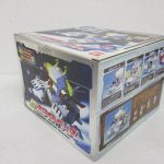 外箱を斜めから撮影。側面に各部の写真があります。