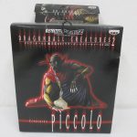 外箱の正面。赤いマントの人物の写真と Creatures PICCOLO の印字があります。