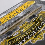 外箱の上面。持ち手の付け根に傷みがあります。