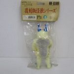 袋入りのまま背面を撮影。ヘッダー裏にB-CLUBの表記があります。