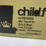 箱の側面。childのロゴと品番の表記があります。