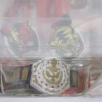 付属のマスクとチャンピオンベルトの拡大。